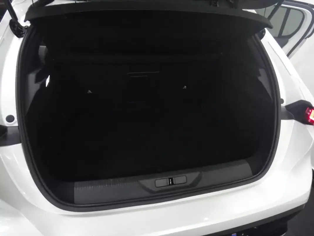 Peugeot 308 2022 - 22750 EUR, 97000 km - AUTO.MOTO.pt - 97000km - foto 18 de 33