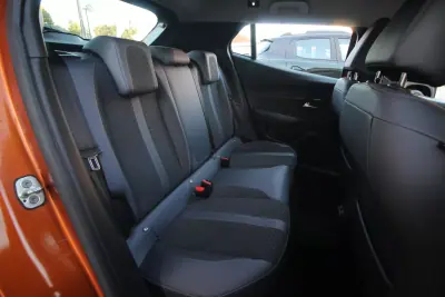 Peugeot e-2008 2020 - 19450 EUR, 54000 km - AUTO.MOTO.pt - 54000km - foto 25 de 41