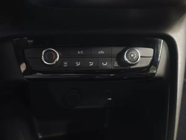 Opel Corsa 2020 - 14890 EUR, 68988 km - AUTO.MOTO.pt - 68988km - foto 17 de 31