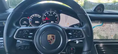 Porsche Panamera 2017 - 82499 EUR, 62500 km - AUTO.MOTO.pt - 62500km - foto 34 de 49