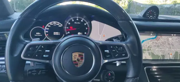 Porsche Panamera 2017 - 76490 EUR, 62500 km - AUTO.MOTO.pt - 62500km - foto 34 de 49