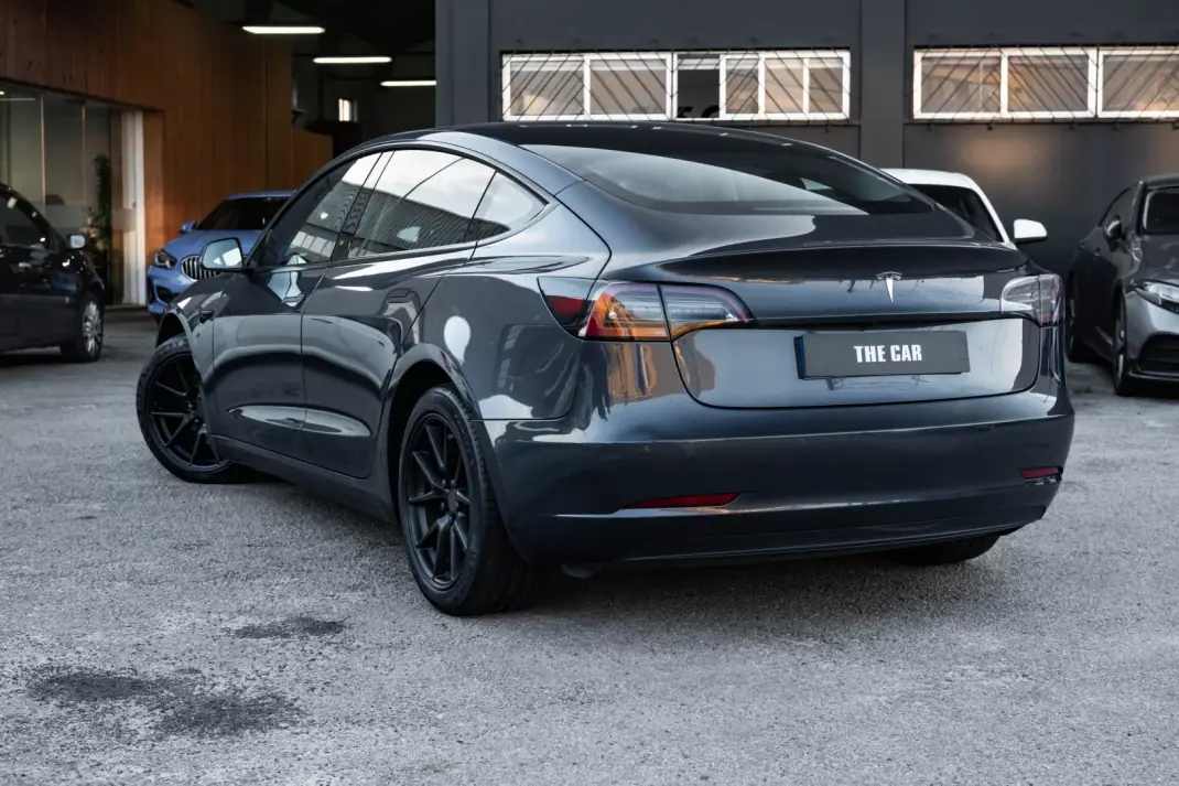 Tesla Model 3 2021 - 24999 EUR, 205000 km - 205000km - foto 2 de 26