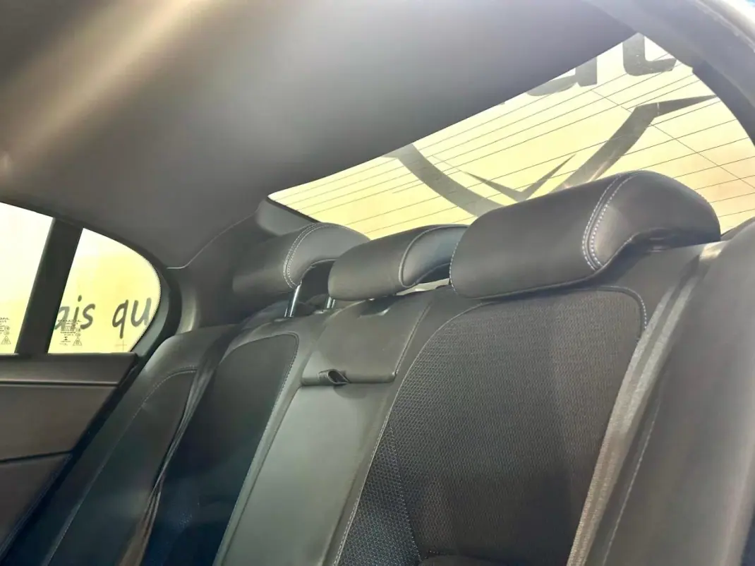 Jaguar XE 2017 - 16900 EUR, 230128 km - AUTO.MOTO.pt - 230128km - foto 15 de 28