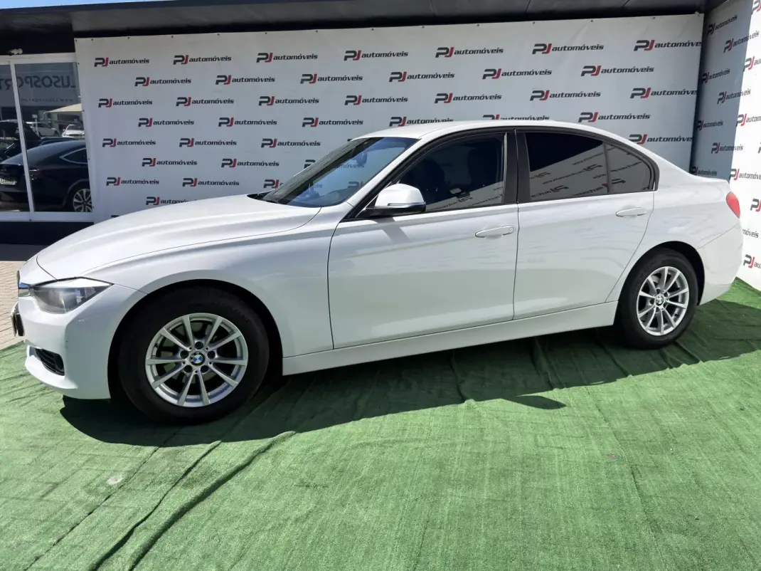 BMW 318 2013 - 13500 EUR, 239000 km - AUTO.MOTO.pt - 239000km - foto 2 de 22