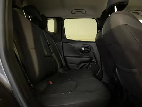 Jeep Renegade 2019 - 15950 EUR, 142000 km - AUTO.MOTO.pt - 142000km - foto 15 de 24
