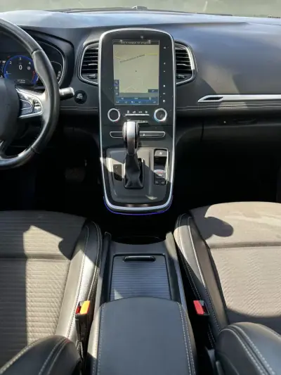 Renault Scénic 2016 - 10900 EUR, 220000 km - AUTO.MOTO.pt - 220000km - foto 52 de 66