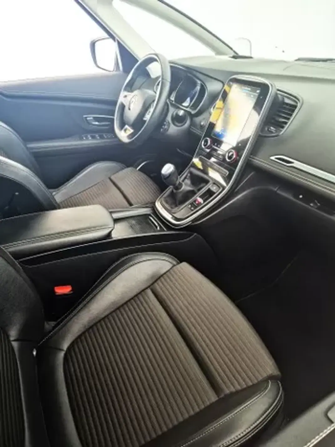 Renault Grand Scénic 2019 - 15750 EUR, 136587 km - 136587km - foto 5 de 9