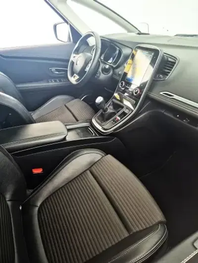 Renault Grand Scénic 2019 - 15750 EUR, 136587 km - 136587km - foto 5 de 9