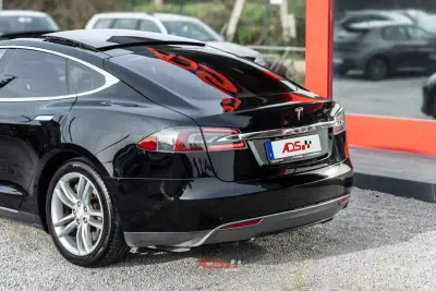 Tesla Model S 2014 - 22000 EUR, 251000 km - AUTO.MOTO.pt - 251000km - foto 5 de 22