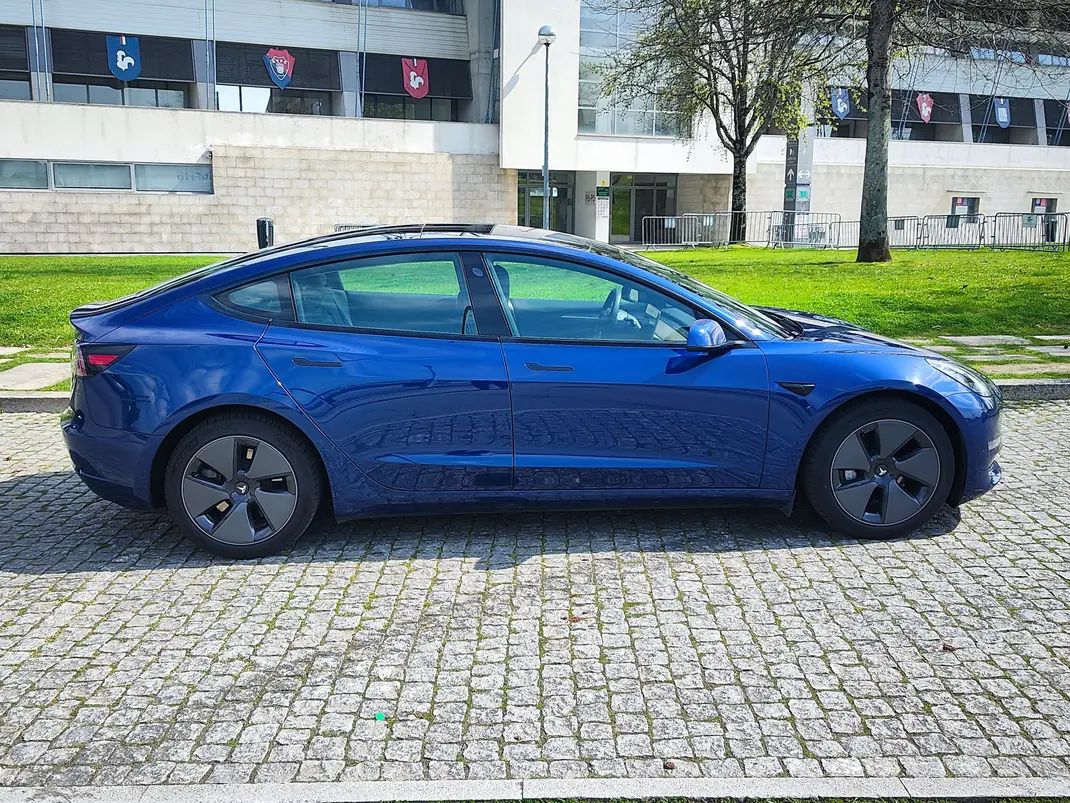 Tesla Model 3 2021 - 25900 EUR, 99145 km - AUTO.MOTO.pt - 99145km - foto 5 de 15