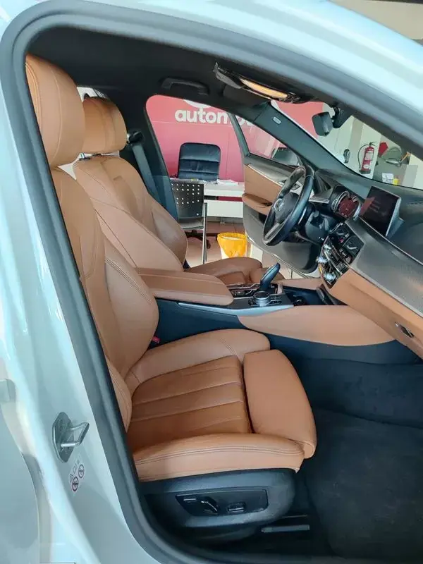 BMW 530e 2019 - 31500 EUR, 46900 km - AUTO.MOTO.pt - 46900km - foto 18 de 39