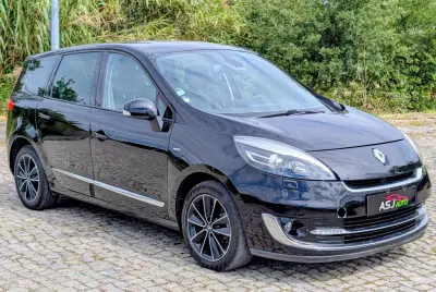 Renault Grand Scénic 2012 - 7250 EUR, 215638 km - AUTO.MOTO.pt - 215638km - foto 5 de 28