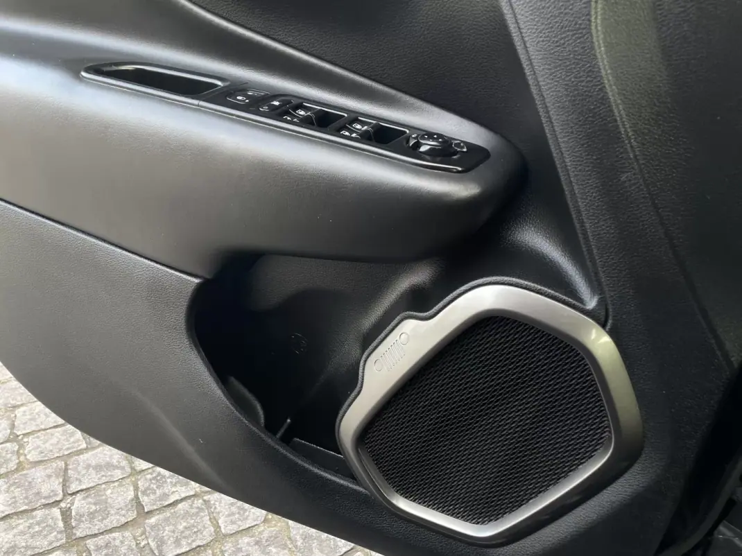 Jeep Renegade 2019 - 15500 EUR, 106977 km - AUTO.MOTO.pt - 106977km - foto 35 de 39