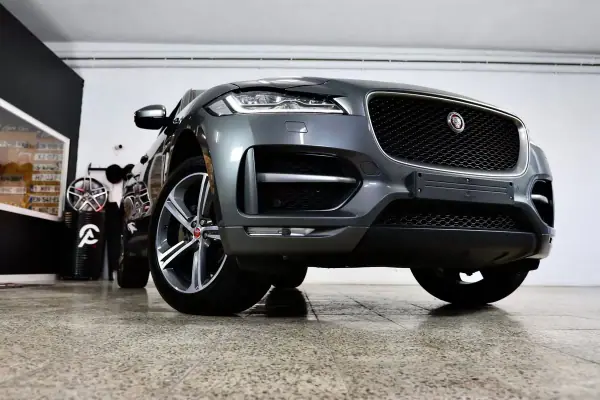 Jaguar F-Pace 2018 - 33900 EUR, 70000 km - AUTO.MOTO.pt - 70000km - foto 2 de 39