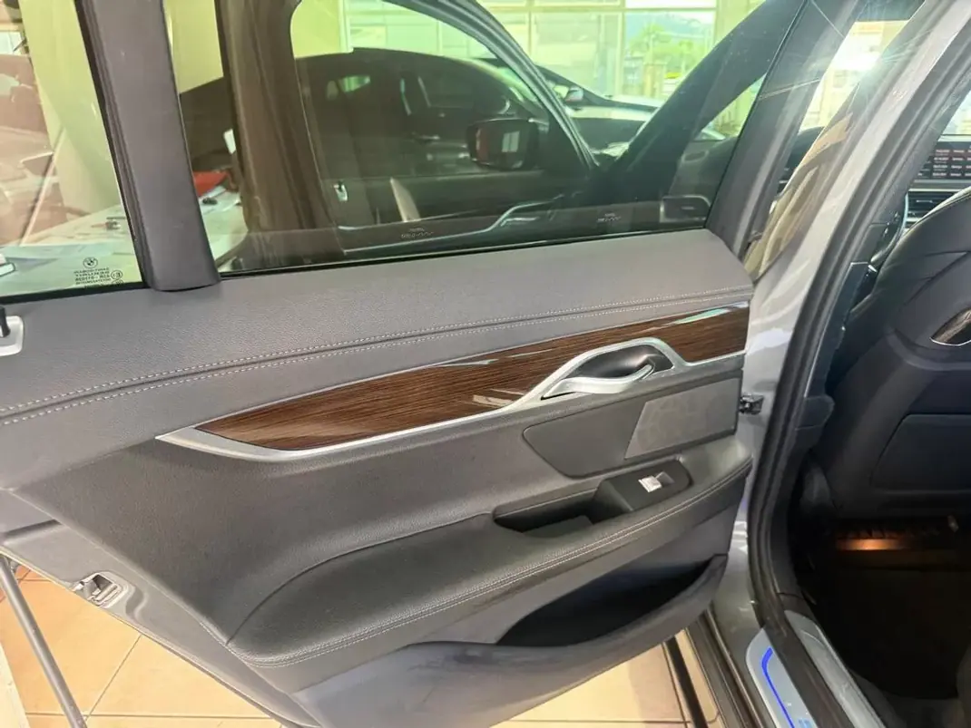 BMW 740 2018 - 29950 EUR, 249000 km - AUTO.MOTO.pt - 249000km - foto 37 de 41