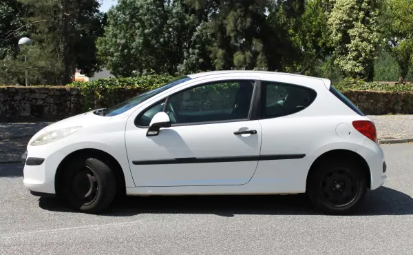 Peugeot 207 2007 - 4750 EUR, 156000 km - AUTO.MOTO.pt - 156000km - foto 10 de 23