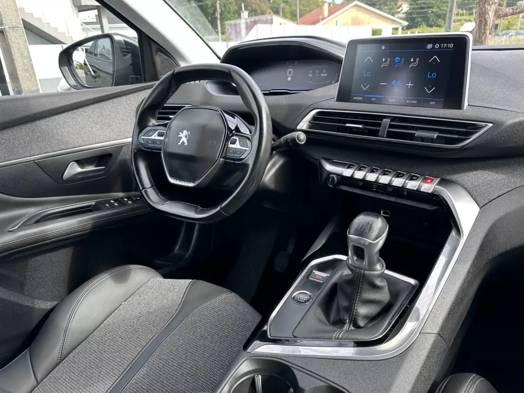 Peugeot 3008 2019 - 17900 EUR, 180000 km - AUTO.MOTO.pt - 180000km - foto 25 de 62