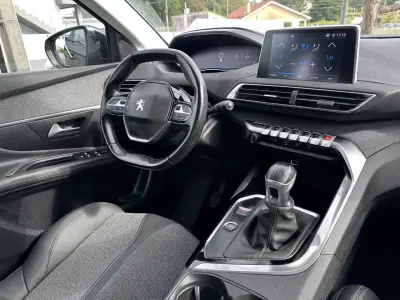 Peugeot 3008 2019 - 17900 EUR, 180000 km - AUTO.MOTO.pt - 180000km - foto 25 de 62