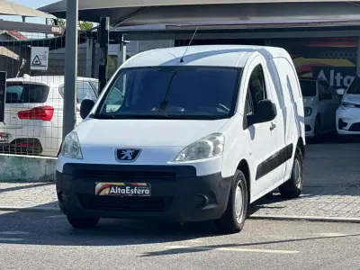 Peugeot Partner 2010 - 8900 EUR, 217259 km - AUTO.MOTO.pt - 217259km - foto 9 de 20