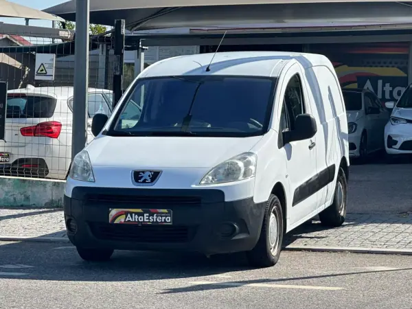 Peugeot Partner 2010 - 8900 EUR, 217259 km - AUTO.MOTO.pt - 217259km - foto 9 de 20