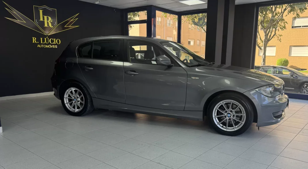 BMW 118 2010 - 9500 EUR, 241971 km - AUTO.MOTO.pt - 241971km - foto 3 de 28