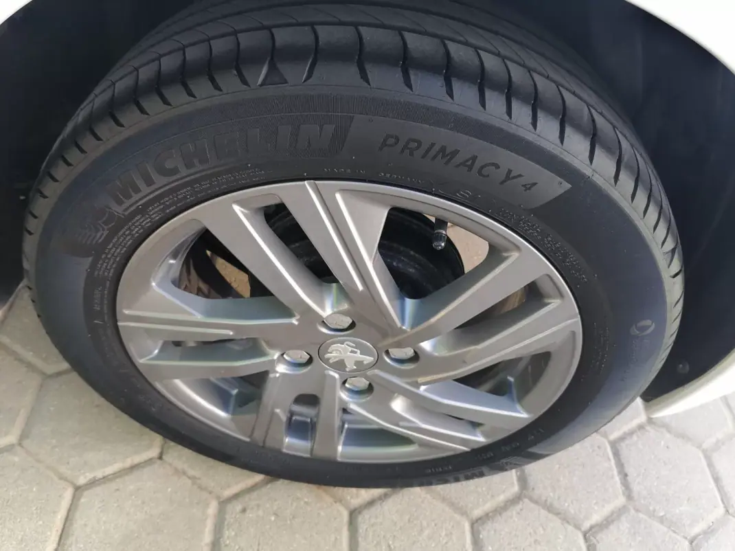 Peugeot 208 2022 - 14200 EUR, 68973 km - 68973km - foto 9 de 18