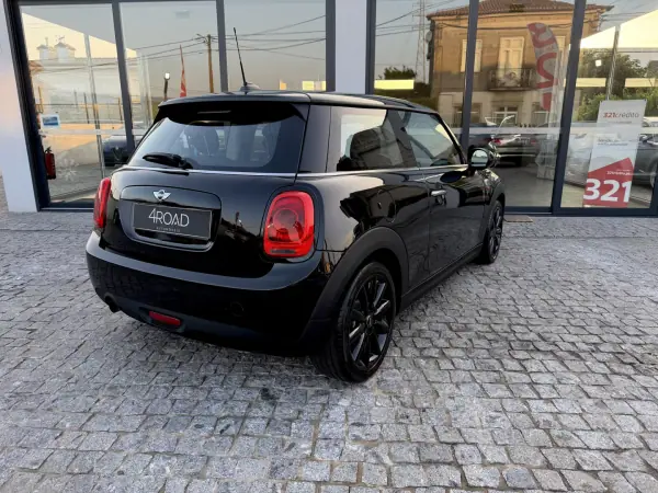 MINI One 2016 - 11900 EUR, 133000 km - AUTO.MOTO.pt - 133000km - foto 23 de 86