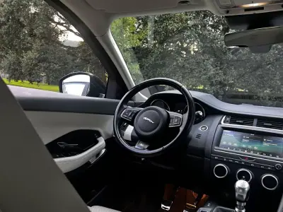 Jaguar E-Pace 2018 - 29750 EUR, 77000 km - AUTO.MOTO.pt - 77000km - foto 47 de 53