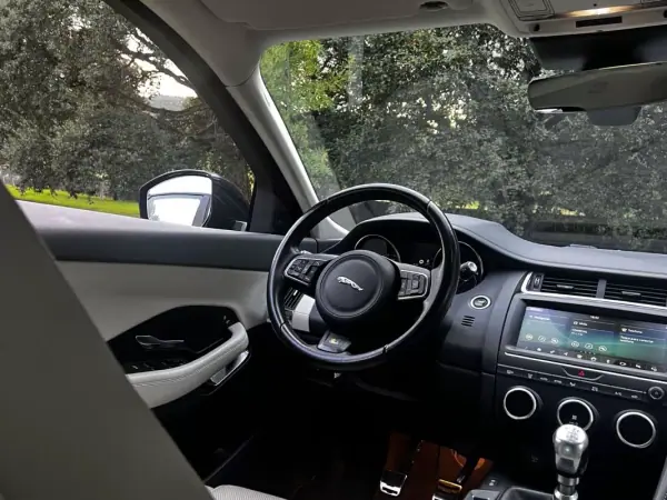 Jaguar E-Pace 2018 - 29750 EUR, 77000 km - AUTO.MOTO.pt - 77000km - foto 47 de 53