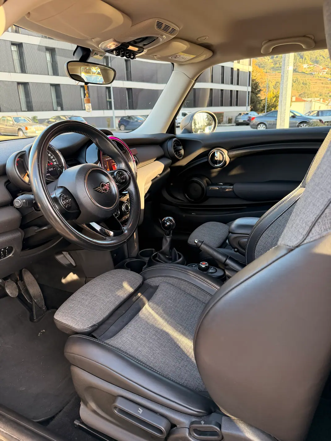 MINI One 2018 - 8000 EUR, 210000 km - AUTO.MOTO.pt - 210000km - foto 10 de 11