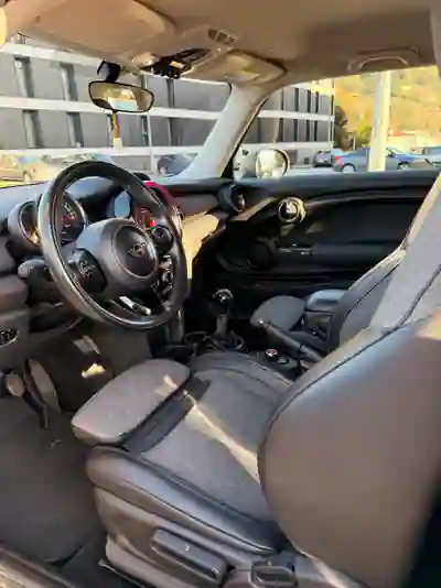 MINI One 2018 - 8000 EUR, 210000 km - AUTO.MOTO.pt - 210000km - foto 10 de 11