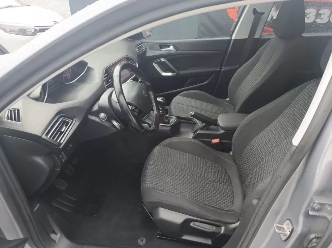 Peugeot 308 2020 - 13900 EUR, 168102 km - AUTO.MOTO.pt - 168102km - foto 14 de 28