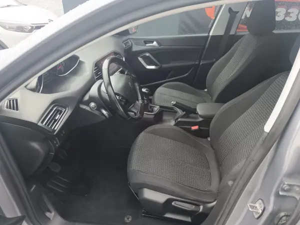 Peugeot 308 2020 - 10900 EUR, 168102 km - AUTO.MOTO.pt - 168102km - foto 14 de 28