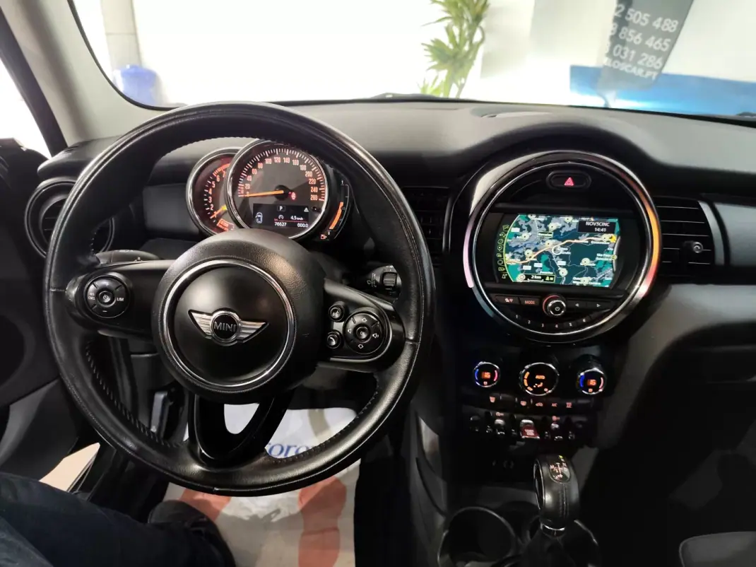 MINI 5 Portas 2017 - 15490 EUR, 76000 km - AUTO.MOTO.pt - 76000km - foto 15 de 27