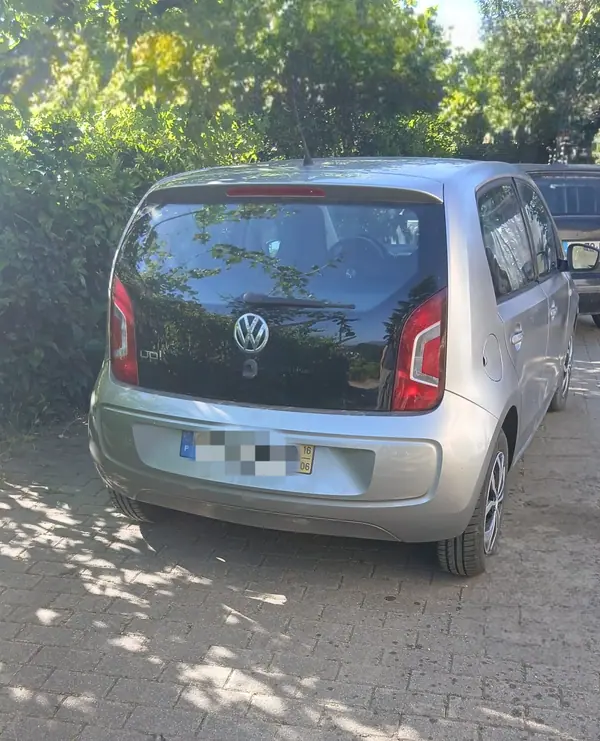 Volkswagen Up! 2016 - 7750 EUR, 35000 km - AUTO.MOTO.pt - 35000km - foto 3 de 5