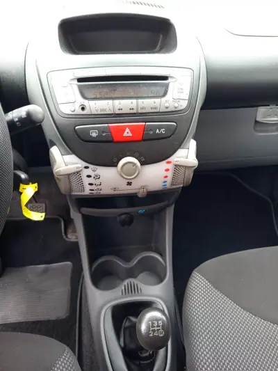 Toyota Aygo 2009 - 5490 EUR, 114642 km - AUTO.MOTO.pt - 114642km - foto 9 de 10