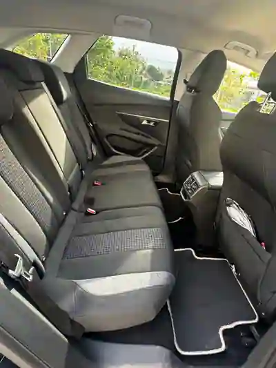 Peugeot 3008 2017 - 15000 EUR, 130000 km - AUTO.MOTO.pt - 130000km - foto 7 de 10