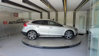 Volvo V40 Cross Country 2013 - 9900 EUR, 239930 km - AUTO.MOTO.pt - 239930km - foto 8 de 55