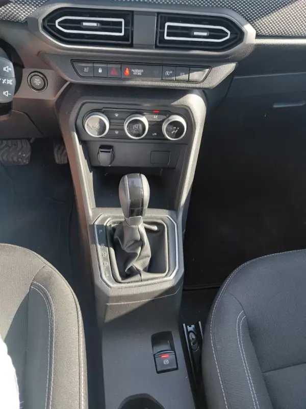 Dacia Sandero 2023 - 15900 EUR, 30000 km - AUTO.MOTO.pt - 30000km - foto 8 de 13
