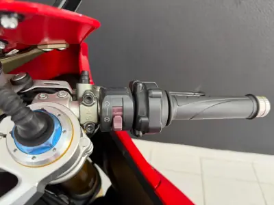 Ducati Panigale 1299 2016 - 17500 EUR, 11358 km - AUTO.MOTO.pt - 11358km - foto 23 de 38