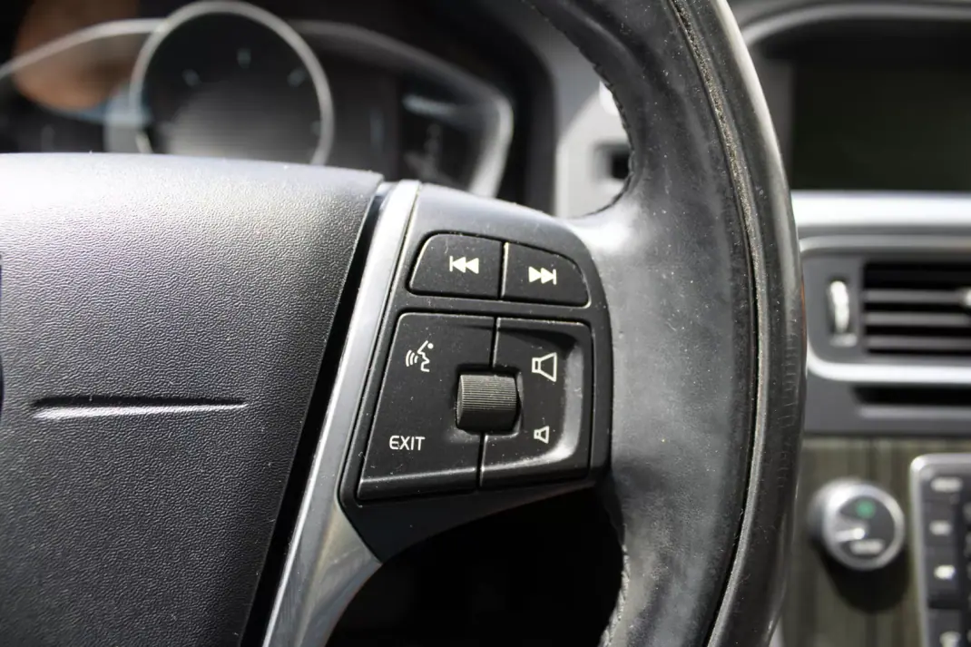 Volvo V60 2013 - 12500 EUR, 242000 km - 242000km - foto 25 de 45