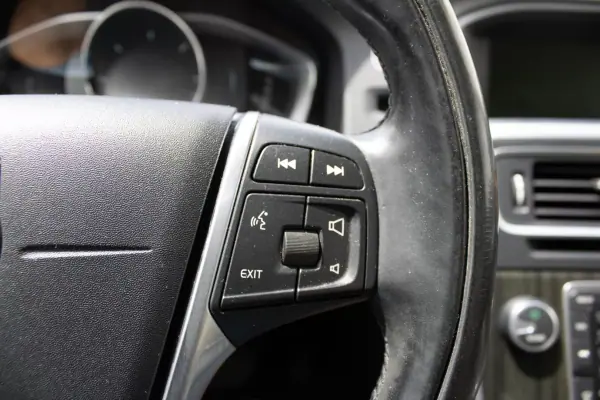Volvo V60 2013 - 12500 EUR, 242000 km - AUTO.MOTO.pt - 242000km - foto 25 de 45