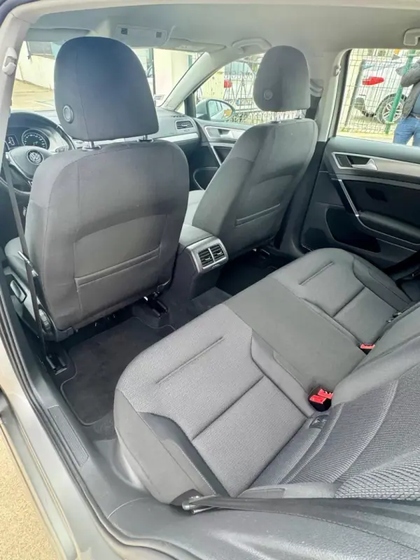 Volkswagen Golf 2016 - 18900 EUR, 98000 km - AUTO.MOTO.pt - 98000km - foto 23 de 27