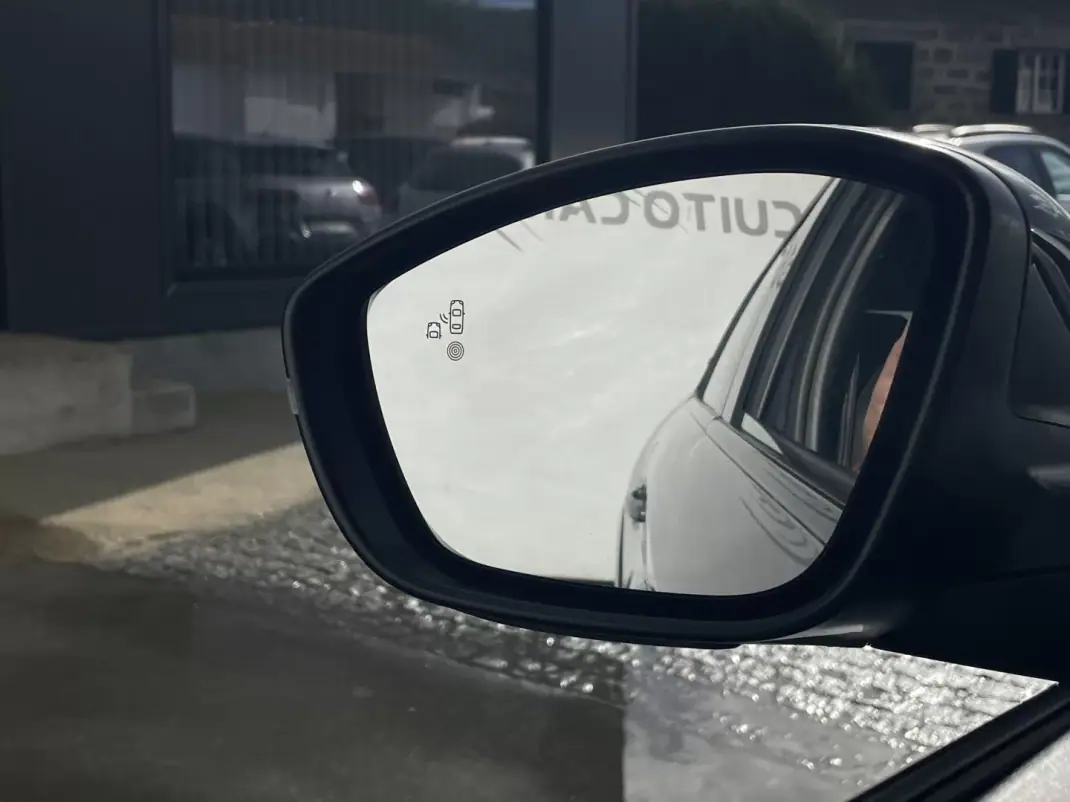 Peugeot e-208 2022 - 18650 EUR, 38776 km - AUTO.MOTO.pt - 38776km - foto 10 de 47