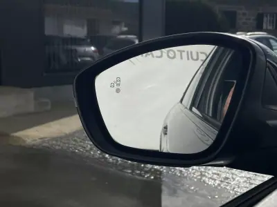 Peugeot e-208 2022 - 18650 EUR, 38776 km - AUTO.MOTO.pt - 38776km - foto 10 de 47