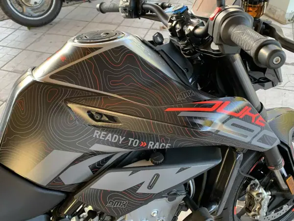 KTM Duke 990 R 2021 - 7950 EUR, 5429 km - AUTO.MOTO.pt - 5429km - foto 11 de 18
