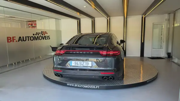 Porsche Panamera 2016 - 62500 EUR, 186989 km - AUTO.MOTO.pt - 186989km - foto 17 de 69