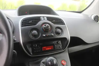Renault KANGOO 1.5DCI 3L C/IVA 2019 - 8456 EUR, 175000 km - AUTO.MOTO.pt - 175000km - foto 10 de 23