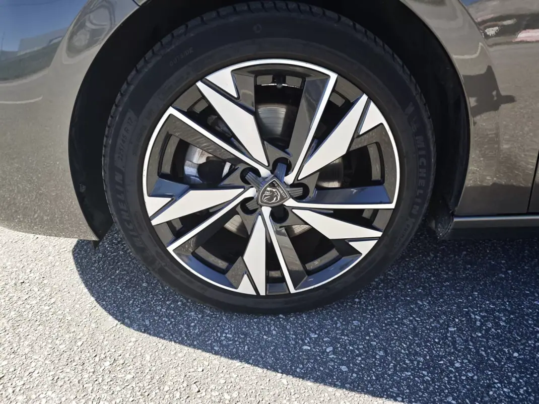 Peugeot 308 2022 - 19500 EUR, 130000 km - AUTO.MOTO.pt - 130000km - foto 22 de 37