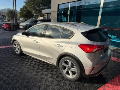 Ford Focus 2020 - 17300 EUR, 103000 km - AUTO.MOTO.pt - 103000km - foto 4 de 10